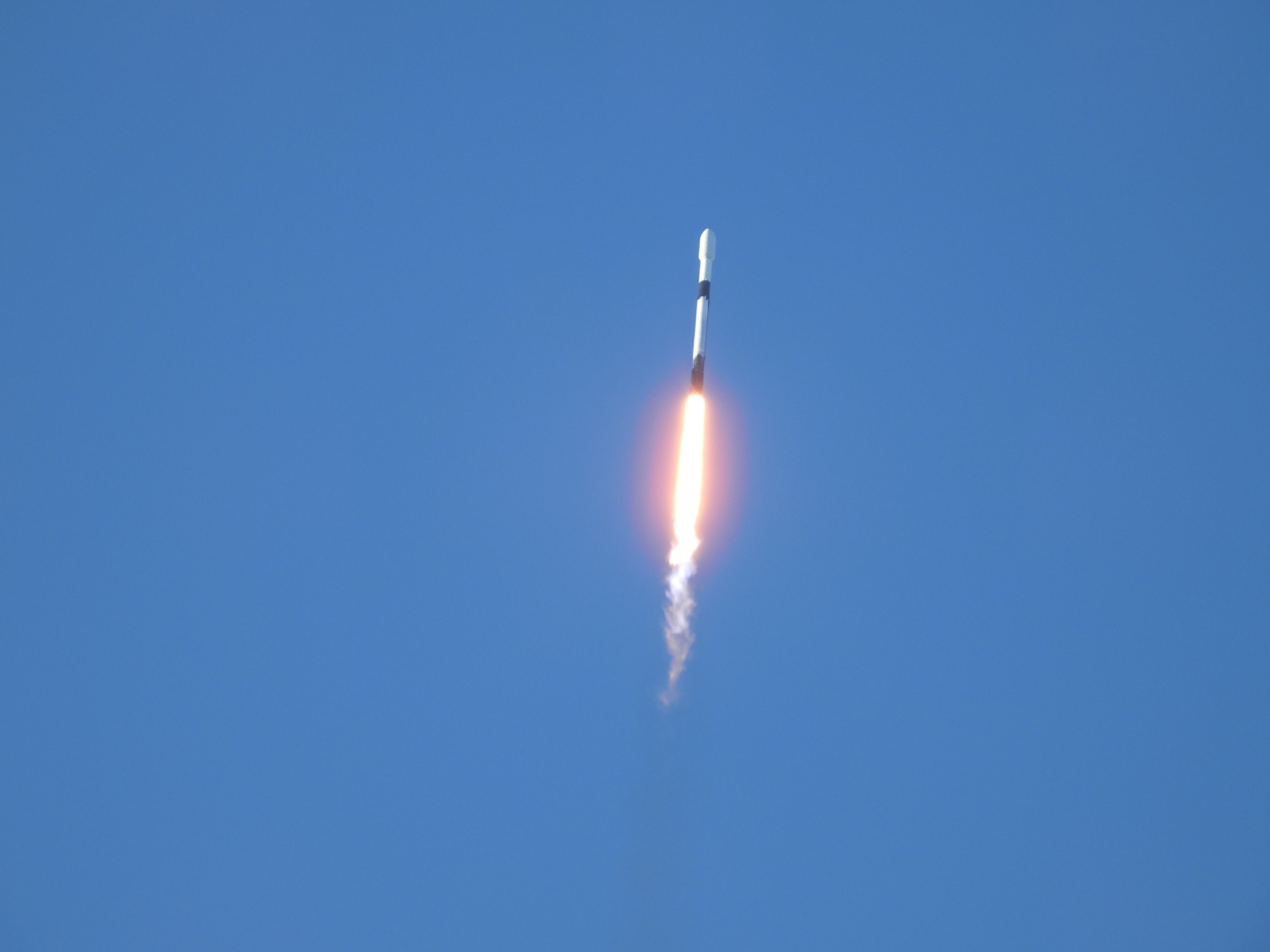 Tên lửa Falcon 9 chở tàu thăm dò Mặt Trăng “Danuri” được phóng từ bệ phóng số 40 của Trung tâm Vũ trụ Kennedy, Trạm không gian Cape Canaveral, bang Florida (Mỹ) vào lúc 08h08 sáng ngày 5/8/2022 (theo giờ Hàn Quốc). (Ảnh: Viện Nghiên cứu Hàng không Vũ trụ Hàn Quốc)