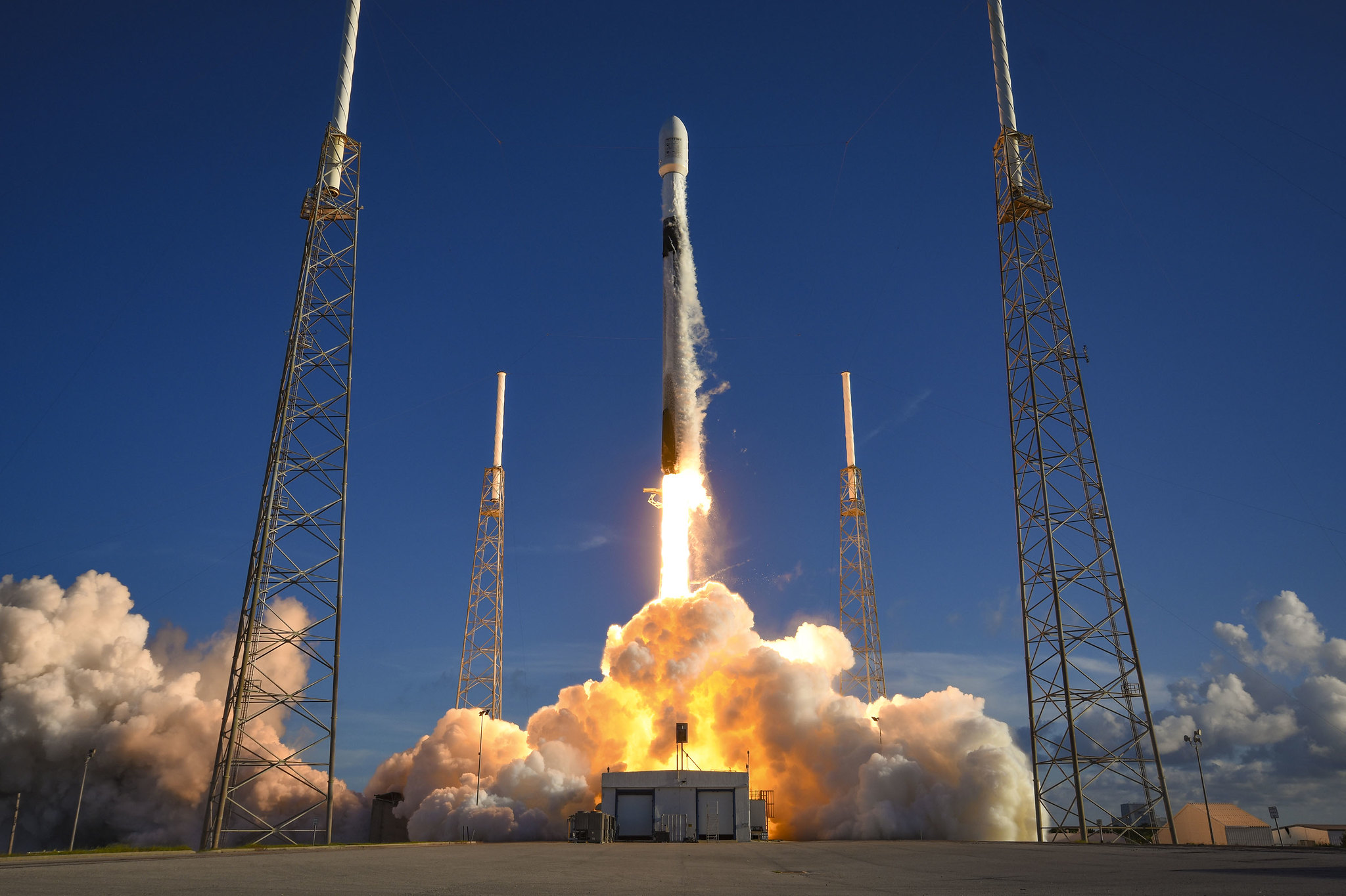 “Danuri”, tàu thăm dò đầu tiên của Hàn Quốc, đã được phóng trên tên lửa Falcon 9 do công ty hãng không vũ trụ Space X phát triển từ bệ phóng số 40 của Trung tâm Vũ trụ Kennedy, Trạm không gian Cape Canaveral, bang Florida (Mỹ) vào lúc 08h08 sáng ngày 5/8/2022 (theo giờ Hàn Quốc). (Ảnh: Viện Nghiên cứu Hàng không Vũ trụ Hàn Quốc) 