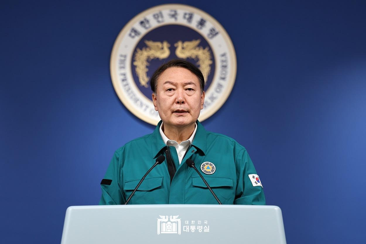 Tổng thống Hàn Quốc Yoon Suk Yeol vào sáng ngày 30/10/2022 đã có bài phát biểu về vụ giẫm đạp ở khu vực Itaewon, thủ đô Seoul. (Ảnh: Văn phòng Tổng thống Hàn Quốc) 