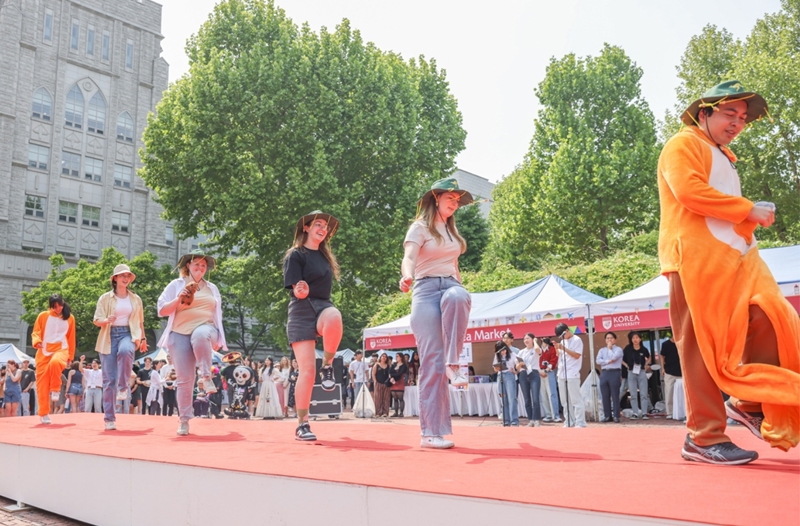 “Lễ hội du học sinh ngoại quốc Đại học Korea” (ISF) diễn ra vào ngày 11/05 tại trường Đại học Korea, quận Seongbuk-gu, thành phố Seoul. (Ảnh: Trường Đại học Korea)