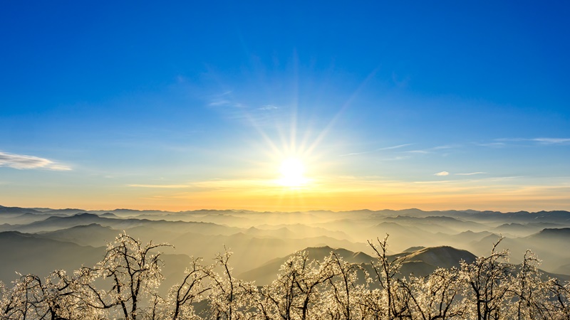 Toàn cảnh Mặt Trời mọc khi nhìn từ đỉnh cáp treo núi Gariwangsan, quận Jeongseon-gun, tỉnh Gangwon-do. (Ảnh: Văn phòng quận Jeongseon-gun)