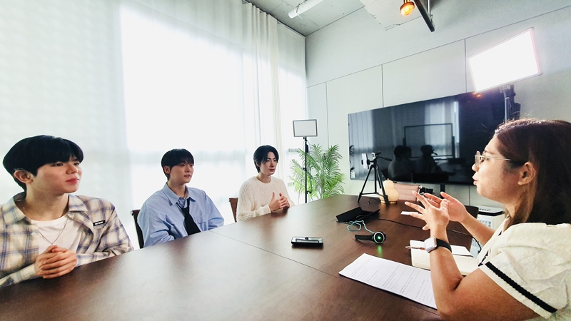 Big Ocean đã chia sẻ về những thử thách mà nhóm gặp phải về quá trình chuẩn bị ra mắt công chúng lần đầu tiên trong cuộc phỏng vấn với Korea.net vào ngày 16/4 vừa qua. (Ảnh: Lee Kyoung Mi / Korea.net)
