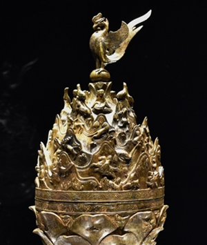 Chim phượng hoàng trên đỉnh lư hương đồng mạ vàng Baekje là một con chim tưởng tượng, tượng trưng cho sự an lành. (Ảnh: Choi Jin-woo / Korea.net) 