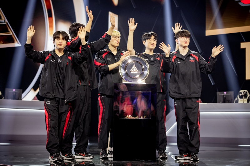 Đội tuyển T1 đã giành chức vô địch đầu tiên tại giải đấu Esports World Cup (EWC) 2024 bộ môn Liên Minh Huyền Thoại (LMHT), diễn ra ở thành phố Riyadh vào ngày 7/7/2024 (giờ Ả Rập Saudi). (Ảnh: Trang Facebook chính thức của Esports World Cup)