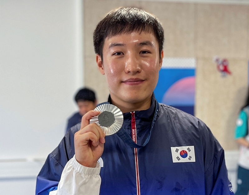 Ngày 5/8 (giờ Pháp), xạ thủ Cho Yeongjae của Hàn Quốc đã giành huy chương bạc tại trận chung kết 25m súng ngắn bắn nhanh nam, diễn ra ở Trung tâm bắn súng quốc gia Pháp, thành phố Châteauroux. (Ảnh: Yonhap News)