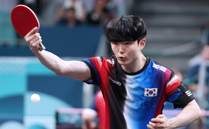 Tay vợt bóng bàn Kim Gi Tae của Hàn Quốc vào ngày 4/9 (giờ Pháp) đã thi đấu với tay vợt Thiago Gomes của Brazil tại vòng tứ kết nội dung đơn nam (mức độ khuyết tật MS11) ở South Paris Arena 4, thành phố Paris. 