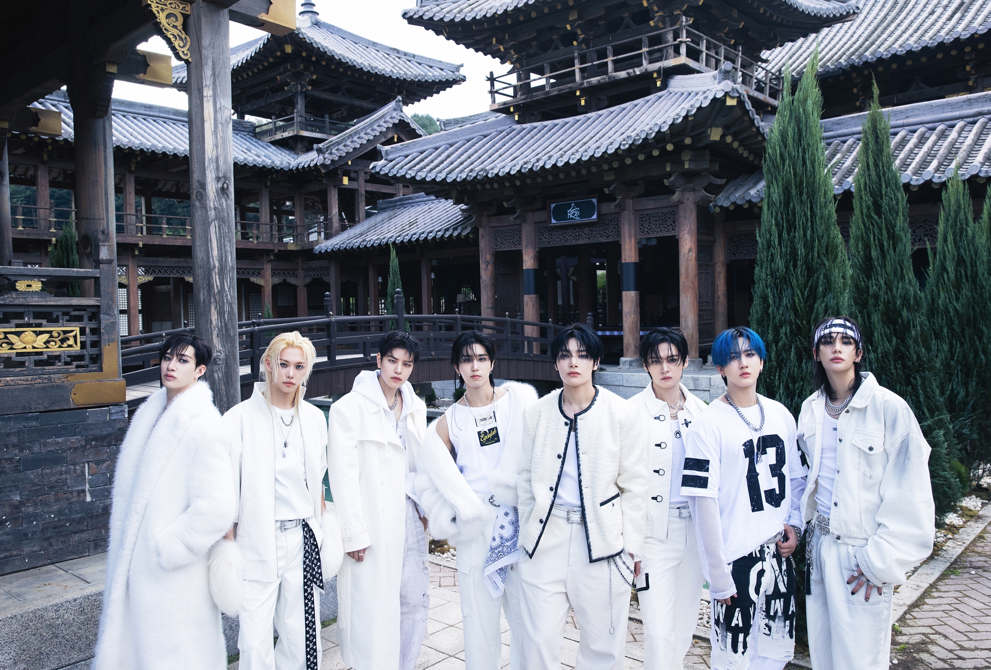 Phát hành vào ngày 13 tháng 12, album mới nhất mang tên “合 (HOP)” của nhóm nhạc K-pop Stray Kids đã ra mắt ở vị trí số 1 trên bảng xếp hạng Billboard 200 của Mỹ. (Ảnh: Trang web chính thức của JYP Entertainment)