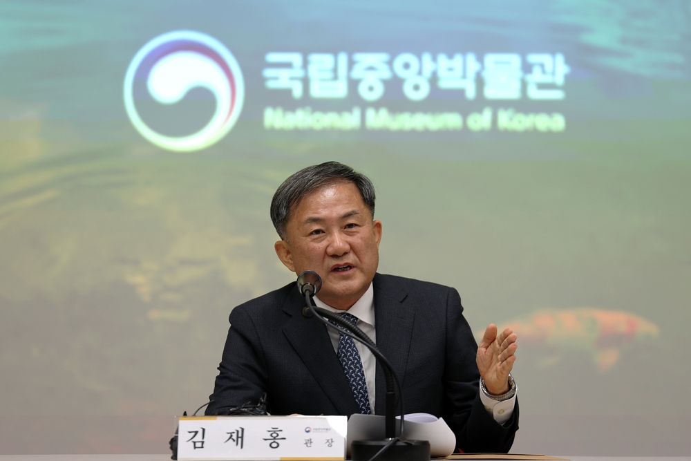 Giám đốc Bảo tàng Quốc gia Hàn Quốc (NMK) ông Kim Jae-hong đã công bố kế hoạch tổ chức triển lãm trong buổi họp báo năm mới 2025, diễn ra tại trụ sở của NMK nằm ở quận Yongsan-gu, thành phố Seoul vào ngày 20/1/2025. (Ảnh: Lee Jun Young / Korea.net) 