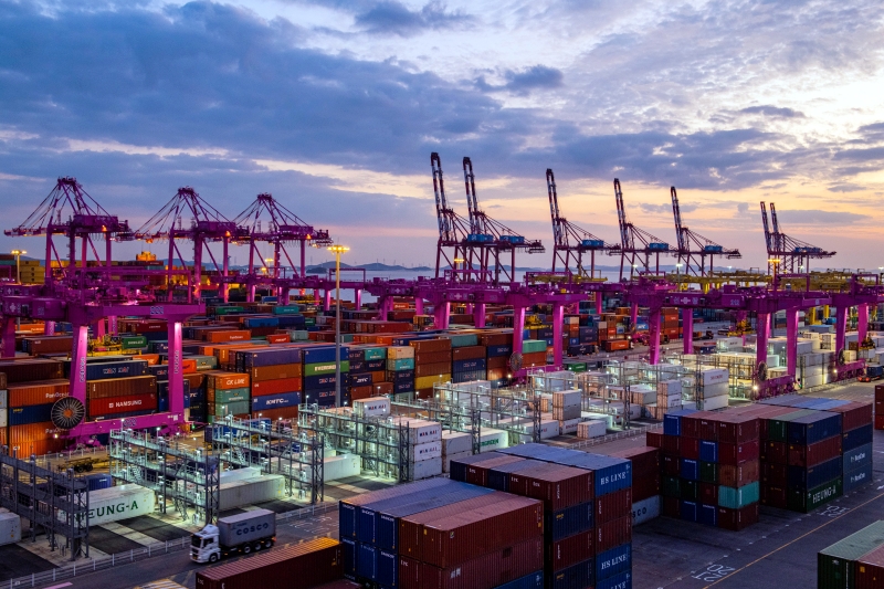 Cảnh đêm của bến cảng container tại Cảng Incheon, thành phố Incheon. (Ảnh: Cảng vụ Incheon)