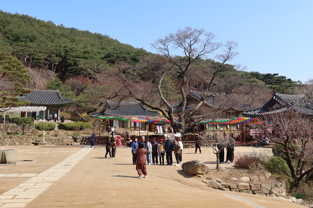 Chùa Jeondeungsa ở quận Ganghwa-gun, thành phố Incheon. (Ảnh: Charles Audouin / Korea.net)