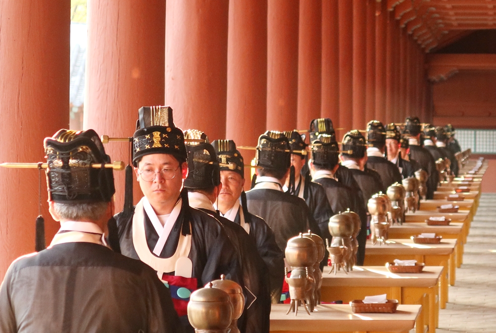 Goyuje - buổi lễ đánh dấu sự trở về an toàn của các bài vị hoàng gia thời Joseon đã được tổ chức ở chính điện của đền thờ Jongmyo, quận Jongno-gu, thành phố Seoul vào ngày 20/4/2025. (Ảnh: Charles Audouin / Korea.net)