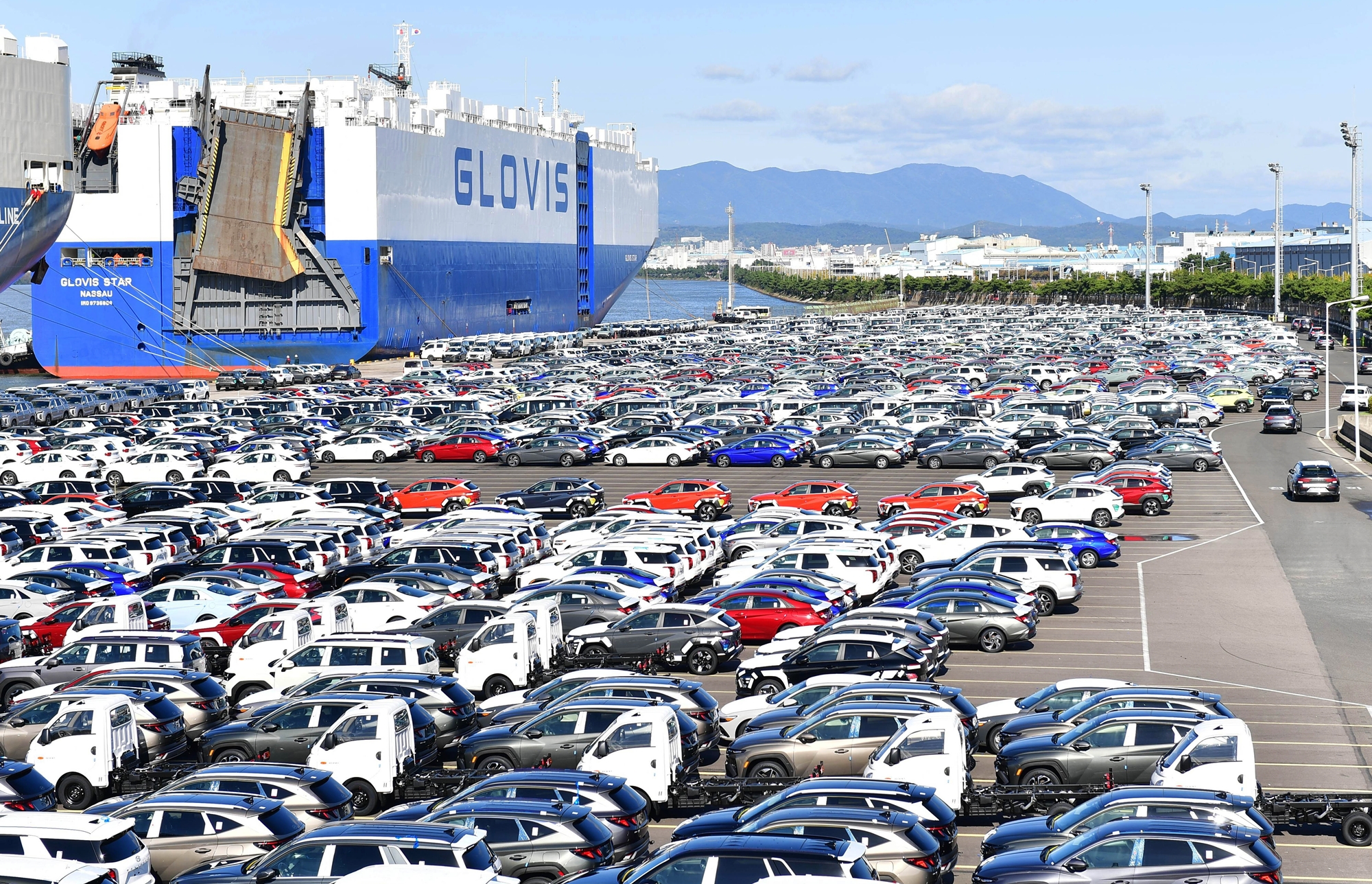 Hình ảnh chụp những chiếc xe ô tô chờ xuất khẩu tại nhà máy Hyundai Motors ở thành phố Ulsan. (Ảnh: Hyundai Motors)