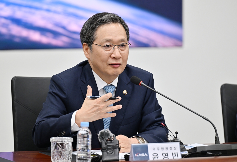 Giám đốc Cơ quan Hàng không Vũ trụ Hàn Quốc (KASA) ông Yoon Youngbin đã có bài phát biểu trong một cuộc họp báo diễn ra ở thành phố Sacheon, tỉnh Gyeongsangnam-do vào ngày 21/5/2025. (Ảnh: Cơ quan Hàng không Vũ trụ Hàn Quốc)