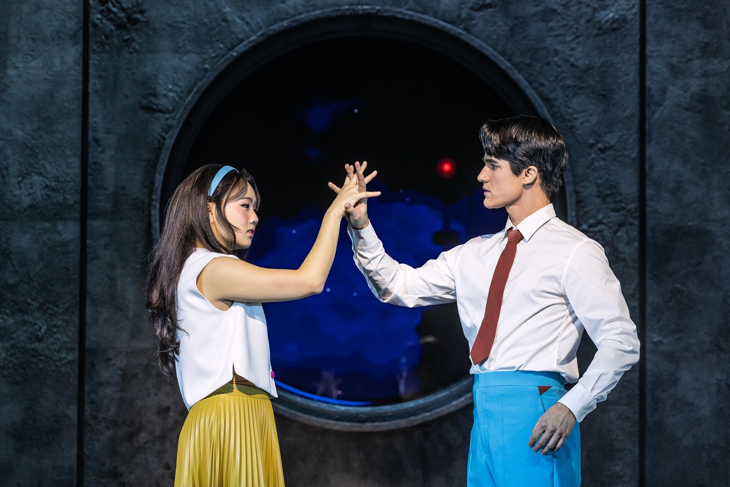 Một cảnh trong vở nhạc kịch “Maybe Happy Ending” của Hàn Quốc. (Ảnh: Tài khoản Instagram chính thức của Maybe Happy Ending) 