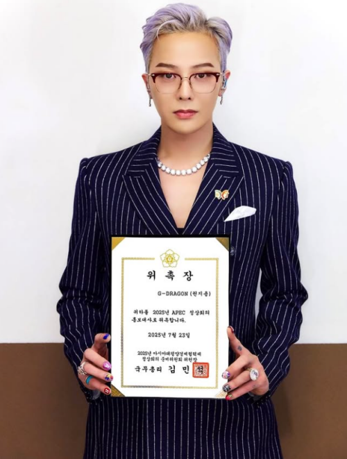 Ngày 23/7, ca sĩ G-Dragon (tên thật: Kwon Ji-yong) được bổ nhiệm là đại sứ quảng bá Hội nghị thượng đỉnh Diễn đàn Hợp tác Kinh tế Châu Á - Thái Bình Dương (APEC) 2025. (Ảnh: Trang Instagram chính thức của G-Dragon)