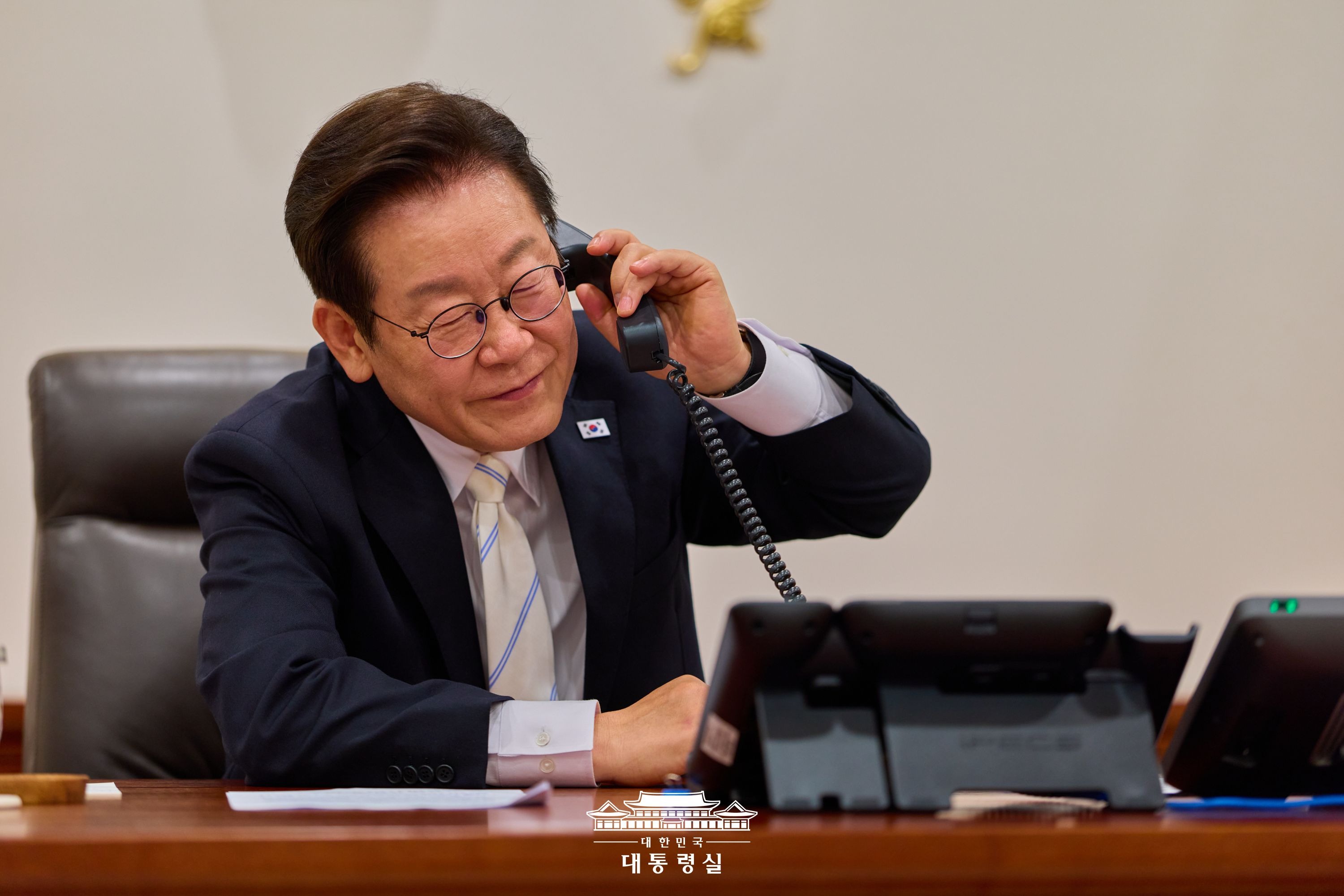 Hình ảnh của Tổng thống Hàn Quốc Lee Jae Myung điện đàm với Thủ tướng Ba Lan Donald Tusk vào ngày 11/9/2025. (Ảnh: Văn phòng Tổng thống Hàn Quốc)