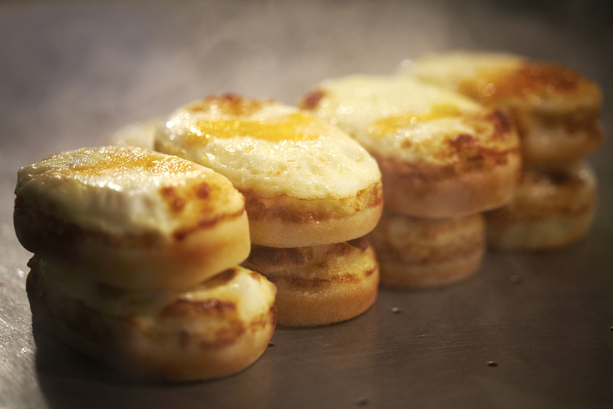 Gyeran-ppang (bánh mì trứng nướng) của Hàn Quốc lọt vào danh sách Top 50 loại bánh mì ngon nhất thế giới do hãng tin CNN (Mỹ) công bố vào ngày 18/10/2025. (Ảnh: iclickart)