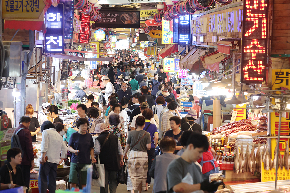 Chợ Bujeon, quận Busanjin-gu, th&agrave;nh phố Busan. (Ảnh: Yonhap News)