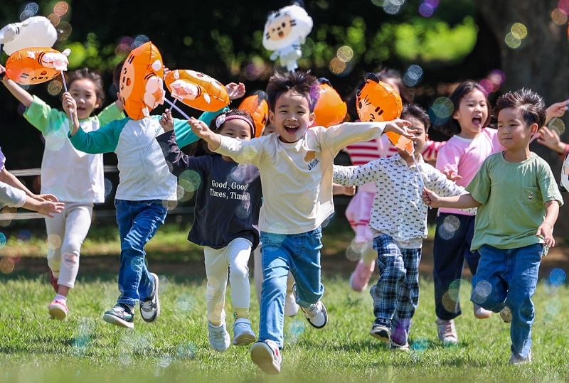 Ng&agrave;y 3/12/2025, Bộ Dữ liệu v&agrave; Thống k&ecirc; H&agrave;n Quốc đ&atilde; cho biết tuổi thọ trung b&igrave;nh của những người sinh năm 2024 l&agrave; 83,7 tuổi. (Ảnh: Yonhap News)