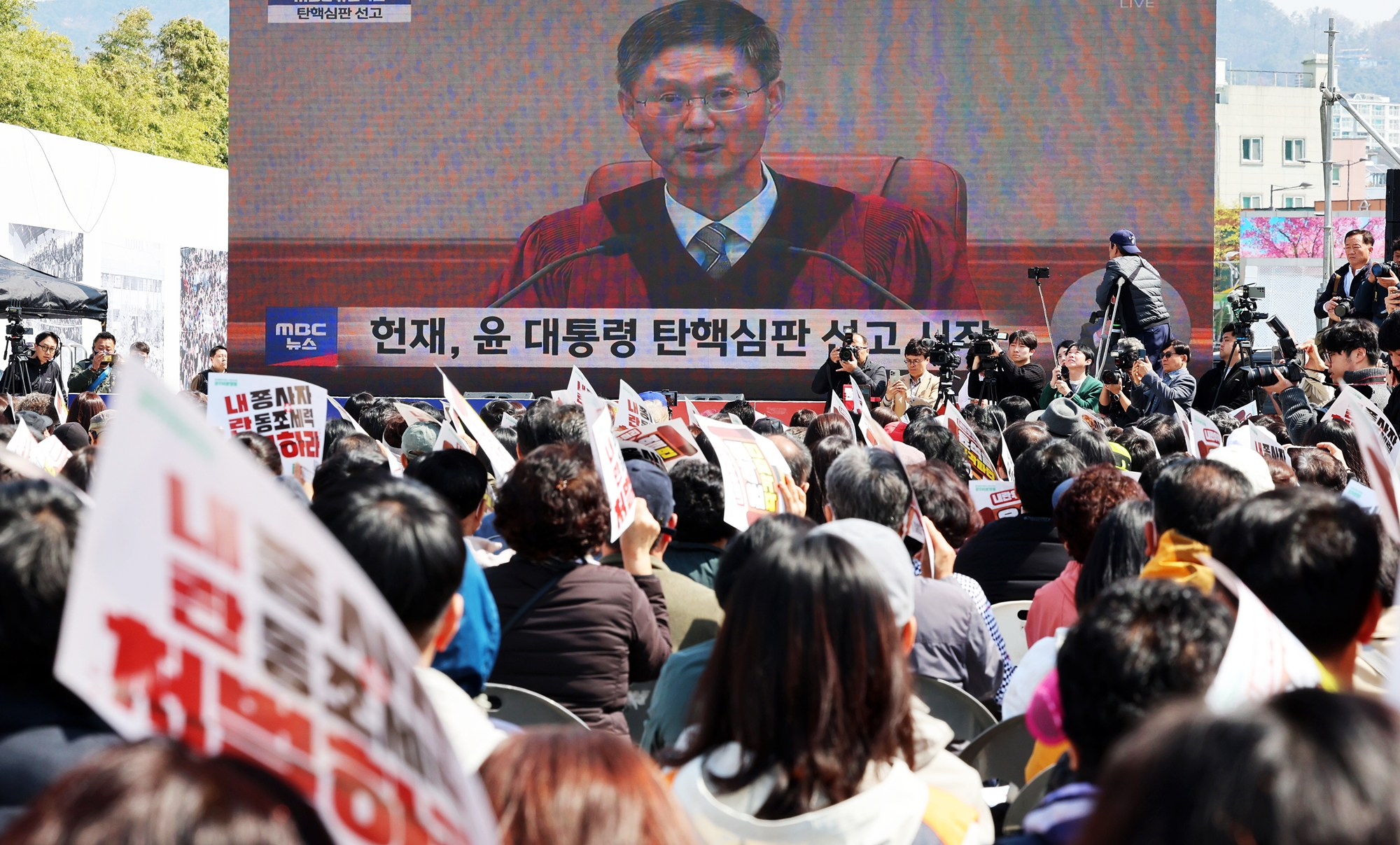 Tòa án Hiến pháp Hàn Quốc bãi nhiệm cựu Tổng thống Hàn Quốc Yoon Suk Yeol