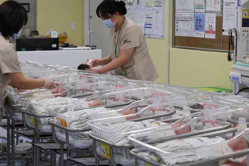 Tỷ lệ sinh năm ngoái ở Hàn Quốc lần đầu tăng sau 9 năm