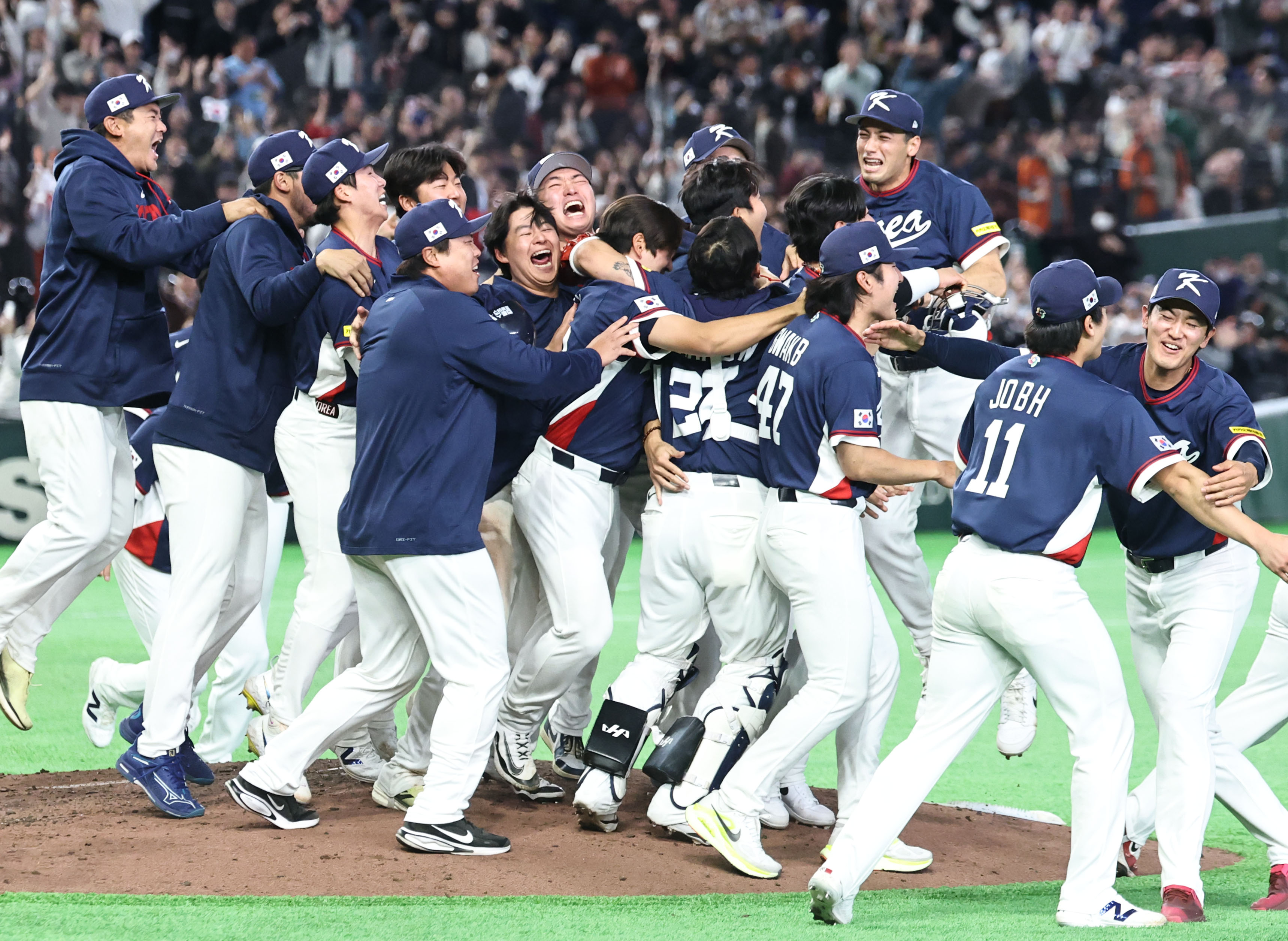 Ng&agrave;y 9/3, tại Tokyo Dome (Nhật Bản), trong trận đấu cuối c&ugrave;ng của bảng C v&ograve;ng bảng World Baseball Classic (WBC) 2026 giữa H&agrave;n Quốc v&agrave; &Uacute;c, đội tuyển H&agrave;n Quốc vui mừng sau khi đ&aacute;nh bại &Uacute;c gi&agrave;nh v&eacute; v&agrave;o tứ kết. (Ảnh: Yonhap News).