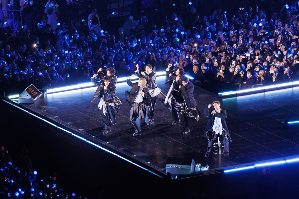 Nhóm nhạc BTS tại buổi biểu diễn ‘BTS Comeback Live: ARIRANG’ ở Quảng trường Gwanghwamun, Seoul vào ngày 21/3. (Ảnh: Bộ Văn hóa, Thể thao và Du lịch)