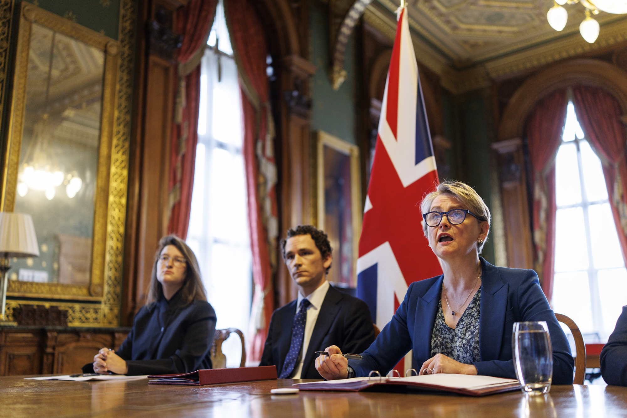 Hơn 40 ngoại trưởng v&agrave; đại diện c&aacute;c nước, trong đ&oacute; c&oacute; H&agrave;n Quốc, ng&agrave;y 2/4 (giờ địa phương) đang tham gia hội nghị trực tuyến do&nbsp;Anh chủ tr&igrave; nhằm t&igrave;m c&aacute;ch t&aacute;i mở eo biển eo biển Hormuz. (Ảnh; Yonhap News)