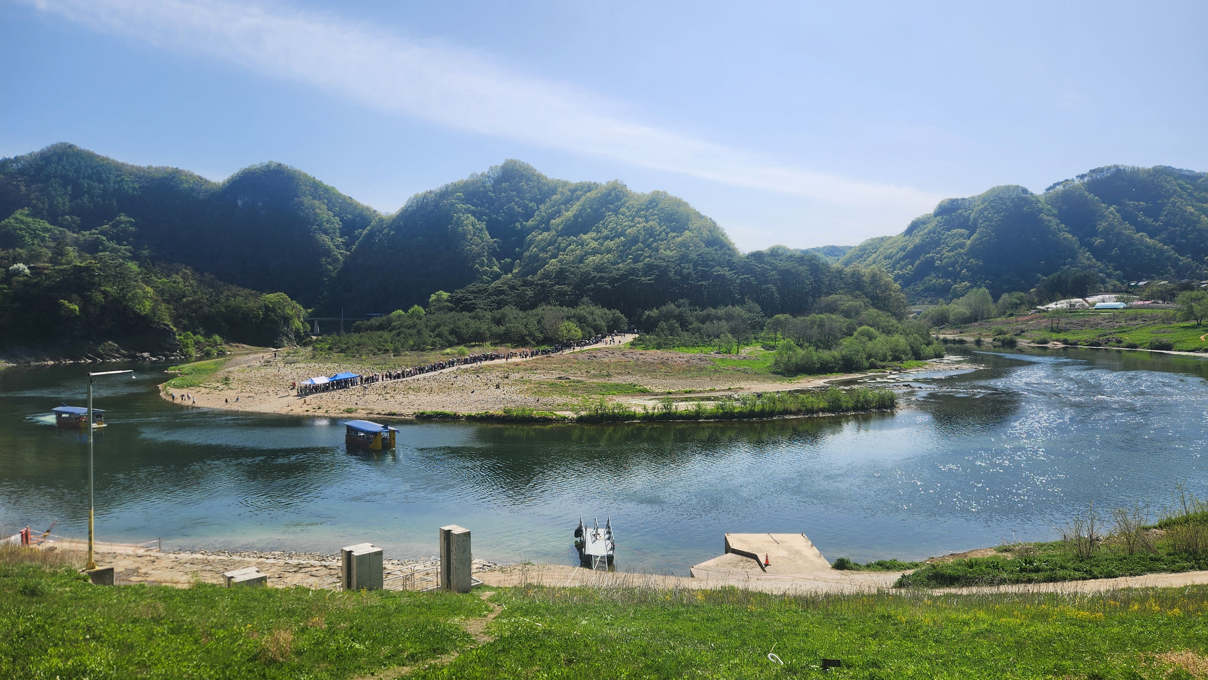 Cheongnyeongpo ở Yeongwol, nơi thấm đẫm nước mắt của vua Danjong. Đây là chốn lưu đày có ba mặt bao bọc bởi dòng sông, phía sau bị chặn bởi vách đá hiểm trở. (Ảnh: Lee Jeong Woo / Korea.net)
