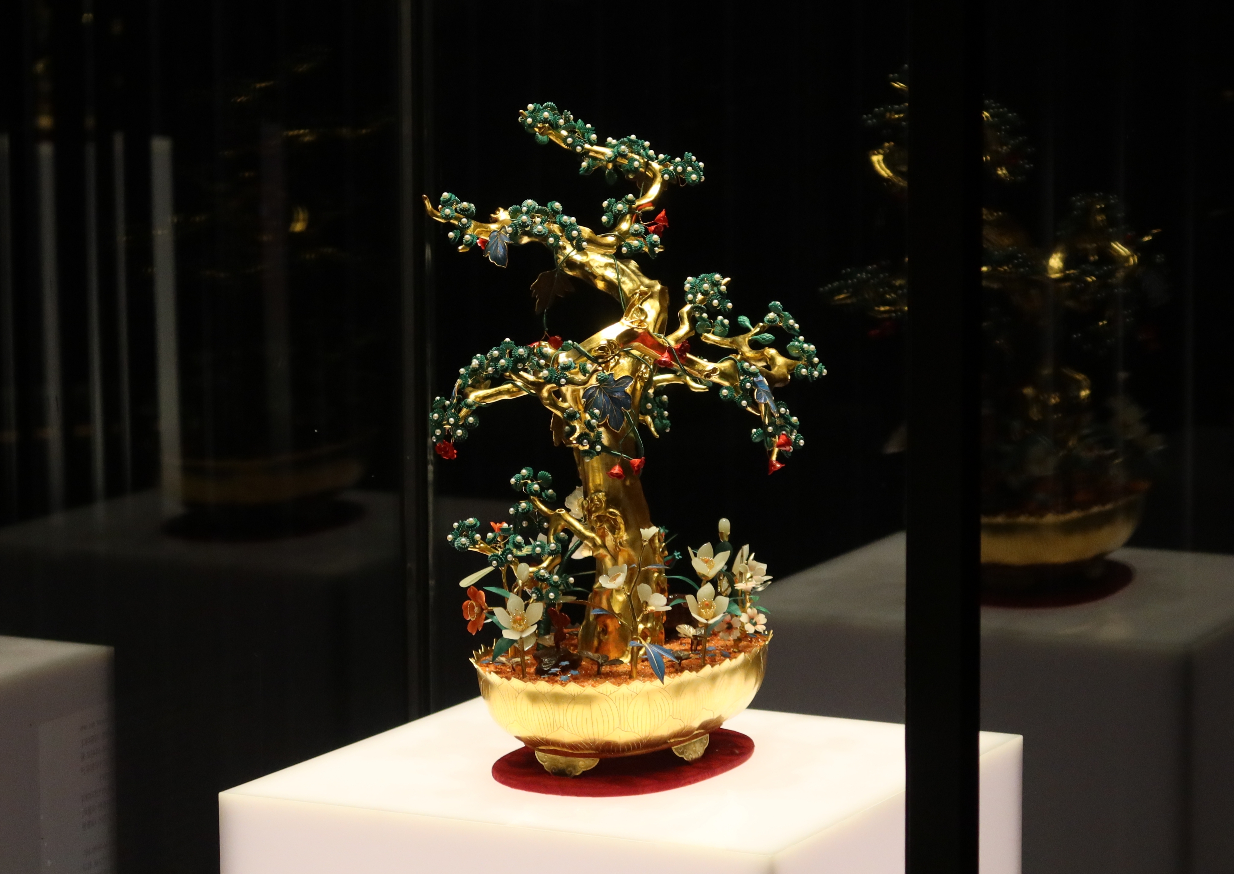 Bản phục chế &ldquo;Banhwa&rdquo; (b&igrave;nh hoa trang tr&iacute;) &ndash; m&oacute;n qu&agrave; ngoại giao của Ho&agrave;ng gia Joseon &ndash; được trưng b&agrave;y tại Điện Dondeokjeon, Cung điện Deoksugung đến ng&agrave;y 30/8. (Ảnh:&nbsp;Charles Audouin)