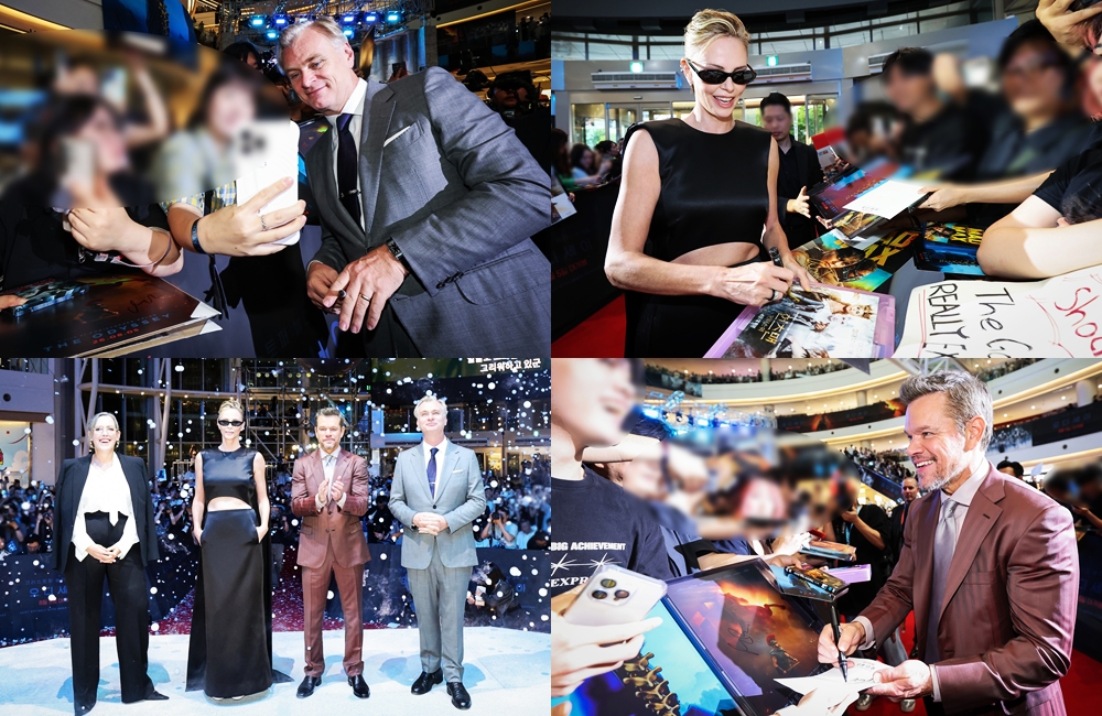 (Theo chiều kim đồng hồ từ g&oacute;c tr&ecirc;n b&ecirc;n tr&aacute;i) Đạo diễn Christopher Nolan, nữ diễn vi&ecirc;n Charlize Theron, nam diễn vi&ecirc;n Matt Damon v&agrave; nh&agrave; sản xuất Emma Thomas đ&aacute;p lại sự ch&agrave;o đ&oacute;n nồng nhiệt của người h&acirc;m mộ H&agrave;n Quốc tại sự kiện thảm đỏ ra mắt bộ phim The Odyssey, diễn ra ng&agrave;y 4/8 tại Times Square, quận Yeongdeungpo, Seoul. (Ảnh: Universal Pictures)