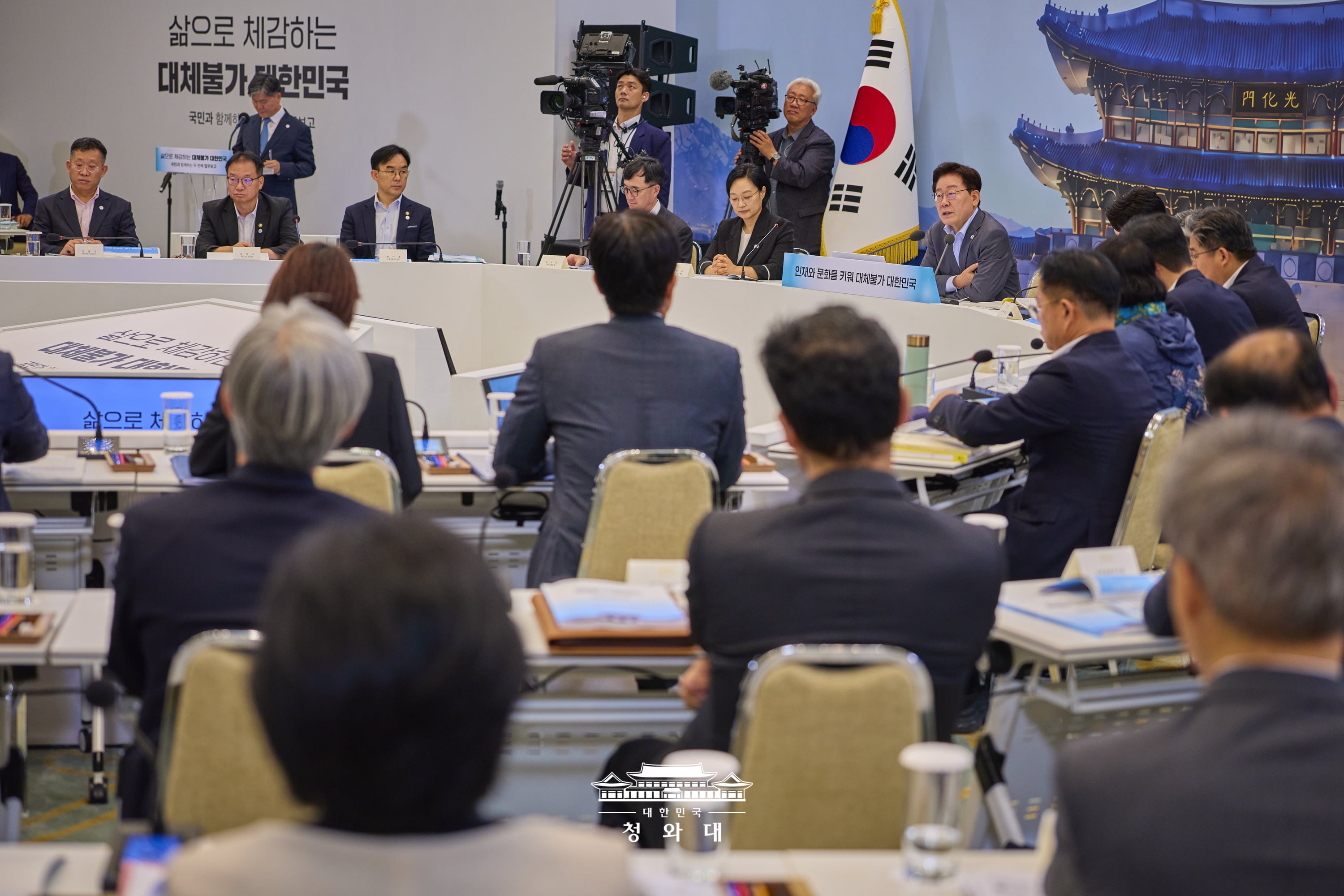 Tổng thống Lee Jae Myung ph&aacute;t biểu tại 