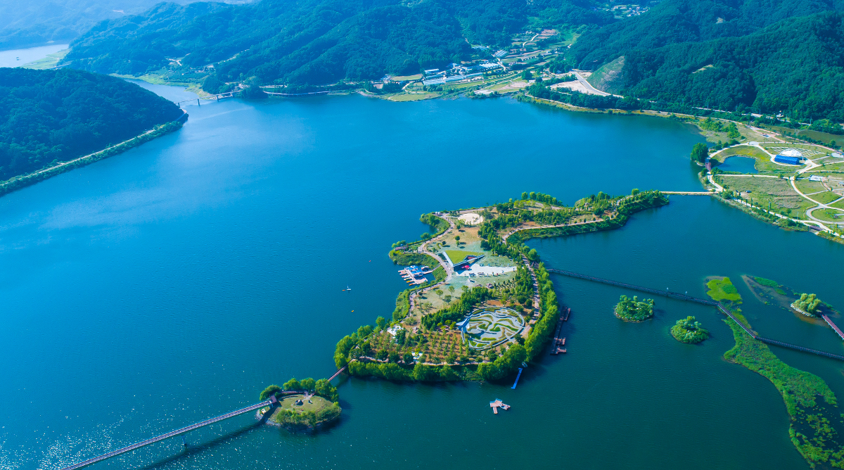 H&ograve;n đảo c&oacute; t&ecirc;n 'B&aacute;n đảo Triều Ti&ecirc;n' ở Yanggu-eup, huyện Yanggu, tỉnh&nbsp;Gangwon. (Ảnh: Ch&iacute;nh quyền huyện Yanggu)
