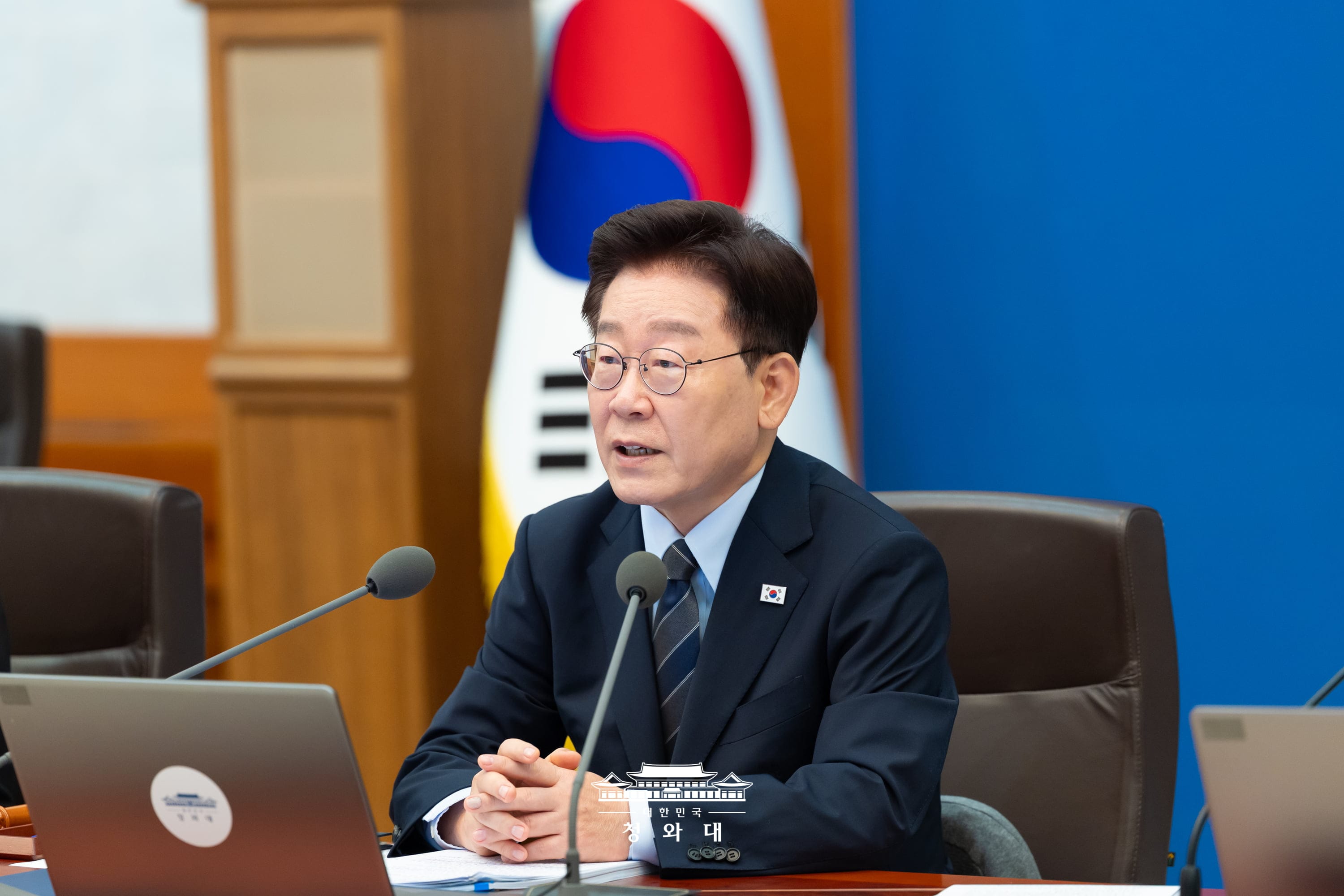 Tổng thống Lee Jae Myung ph&aacute;t biểu tại phi&ecirc;n họp Nội c&aacute;c lần thứ 38 diễn ra tại Nh&agrave; Xanh ở quận Jongno, Seoul, ng&agrave;y 1/9. (Ảnh:&nbsp;Nh&agrave; Xanh)