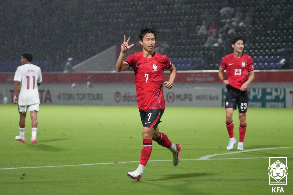 Đội tuyển b&oacute;ng đ&aacute; nam H&agrave;n Quốc đ&atilde; đ&aacute;nh bại Qatar với tỷ số 4-1 trong trận ra qu&acirc;n bảng D tại Đại hội Thể thao ch&acirc;u &Aacute; Aichi-Nagoya 2026, diễn ra ng&agrave;y 15/9 tại S&acirc;n vận động Rugby Mizuho Park ở Nagoya, Nhật Bản. Trong ảnh l&agrave; Um Ji-sung vui&nbsp;mừng sau khi lập hat-trick. (Ảnh:&nbsp;Li&ecirc;n đo&agrave;n B&oacute;ng đ&aacute; H&agrave;n Quốc)