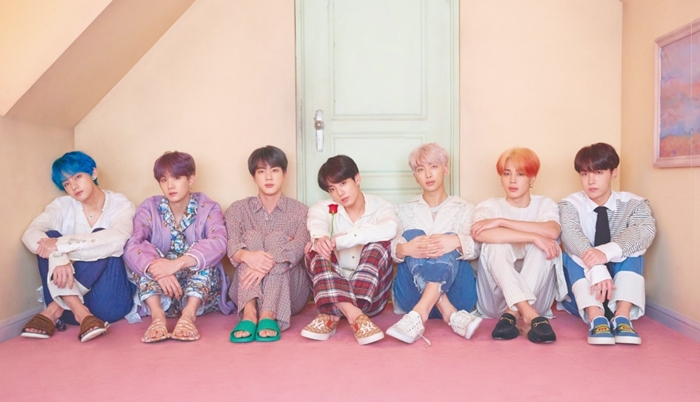 Đây là bức ảnh ‘concept’ của nhóm nhạc Bangtan Sonyeondan (BTS) cho album mới “Map of the Soul: Persona”. Từ bên trái sang là V, Suga, Jin, Jungkook, RM, Jimin and J-Hope. (Ảnh: Big Hit Entertainment)