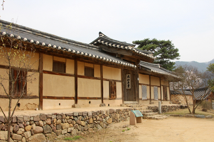 Chunghyodang là nơi các hậu duệ và học trò của Ryu Seong-ryong xây dựng để tưởng nhớ đức hạnh của ông.