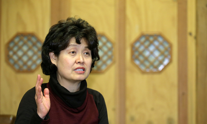 35년간 살았던 한옥집을 관광객들에게 빌려주는 한옥스테이 ‘뜨란채’를 운영하고 있는 주인 최경환 씨.