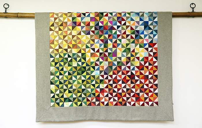 이탈리아 밀라노에서 열린 국제가구박람회의 한국 전통공예전에 전시됐던 조각보 무릎담요.