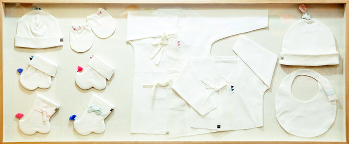 조각보 문양은 유아용 의류에도 접목되고 있다. 끝을 장식하고 있는 삼각형의 조각보 모양은 액운을 쫓는 의미가 담겨있다. 