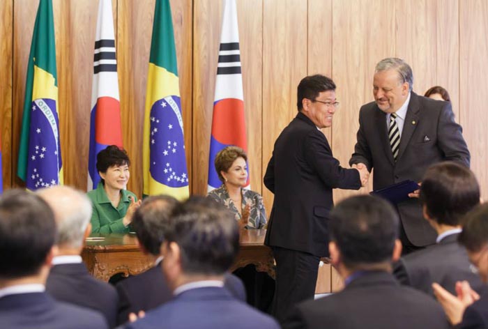 Ko_brazil-mou-150427-L2.jpg