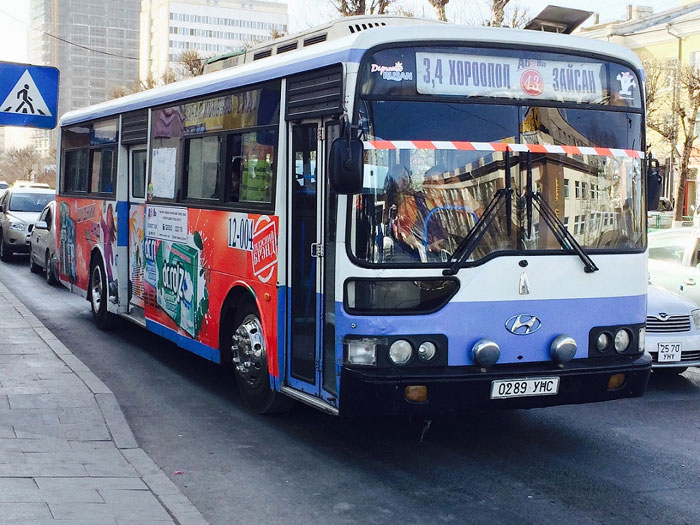 Korea’s smart card transport system was introduced in Ulaanbaatar in July last year. The photo above shows one of the buses in the city that is equipped with a smart card reader.