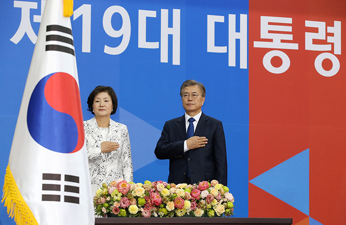 Moon_19th_President_0510_02.jpg