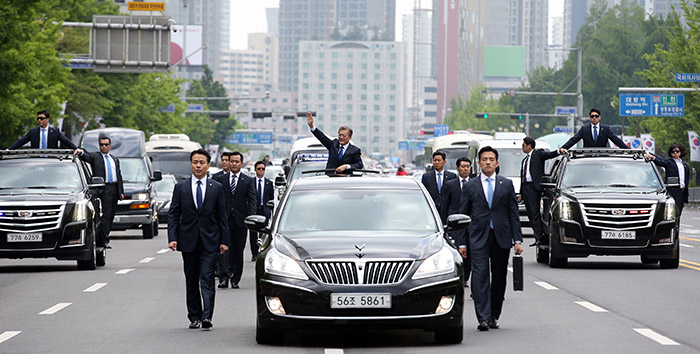 Moon_19th_President_0510_03.jpg