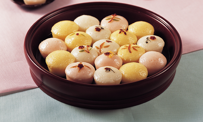 Jeungpyeong còn được gọi là sultteok được làm từ rượu makgeoli, bột gạo, men và các thành phần khác, là một món ăn được ăn trong mùa hè vì lâu bị hỏng hơn những loại bánh tteok khác.