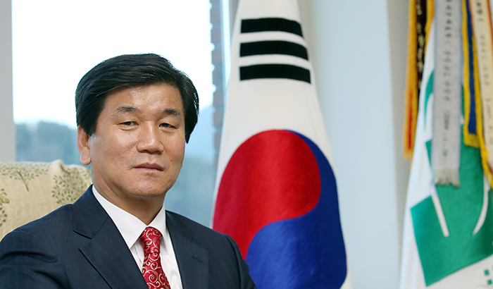 산청군에서 교직에 몸담으며 제자들을 배출한 허기도 산청군수는 인터뷰 내내 산청에 대한 자랑을 쉬지 않고 쏟아내며 산청에 대한 사랑을 표출했다. 