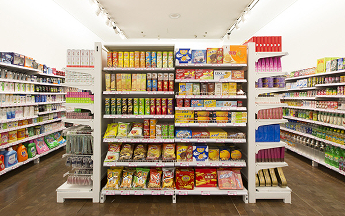 중국 상해의 슈퍼마켓을 그대로 재현해 낸 쉬 전 설치미술작가의 작품 ‘상해-아트 슈퍼마켓’.