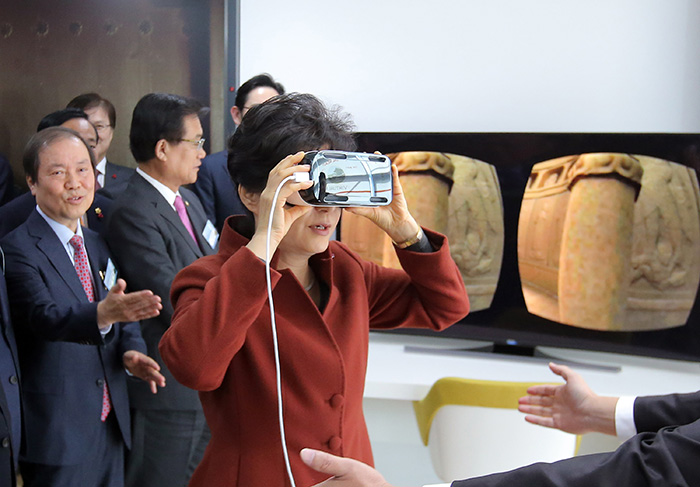 VIP_Gyeongbuk_cetner_L1_yna.jpg