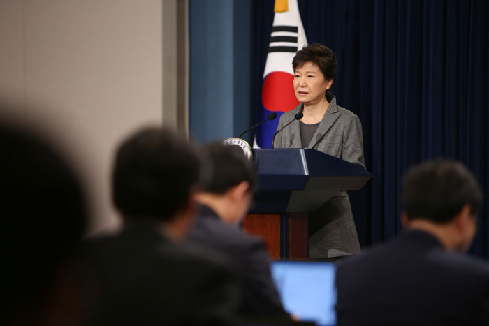 박근혜 대통령이 19일 오전 청와대 춘추관에서 세월호 참사 대국민담화를 발표하고 있다. (사진: 청와대)