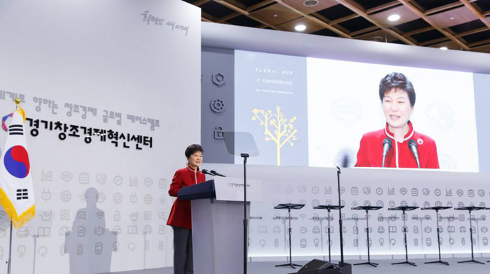 economy-150331-1.jpg